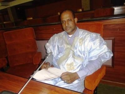 المدير المساعد للميناء يعلق على طلب البيانات المصرفية له ولأفراد أسرته 