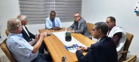 المدير العام للمستشفي الوطني يجتمع ببعثة "فرسان ملطا" الطبية