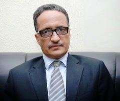 ولد أحمد إزيد بيه يدعو لحل البرلمان وفتح حوار بين الرئيس وسلفه