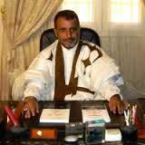 المدير العام لصوملك يرد شعرا علي منتقديه