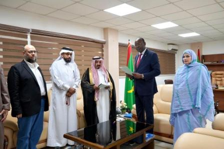 وزير الاسكان يوقع مذكرة تفاهم مع الشركة العربية للتطوير العقاري بدولة قطر